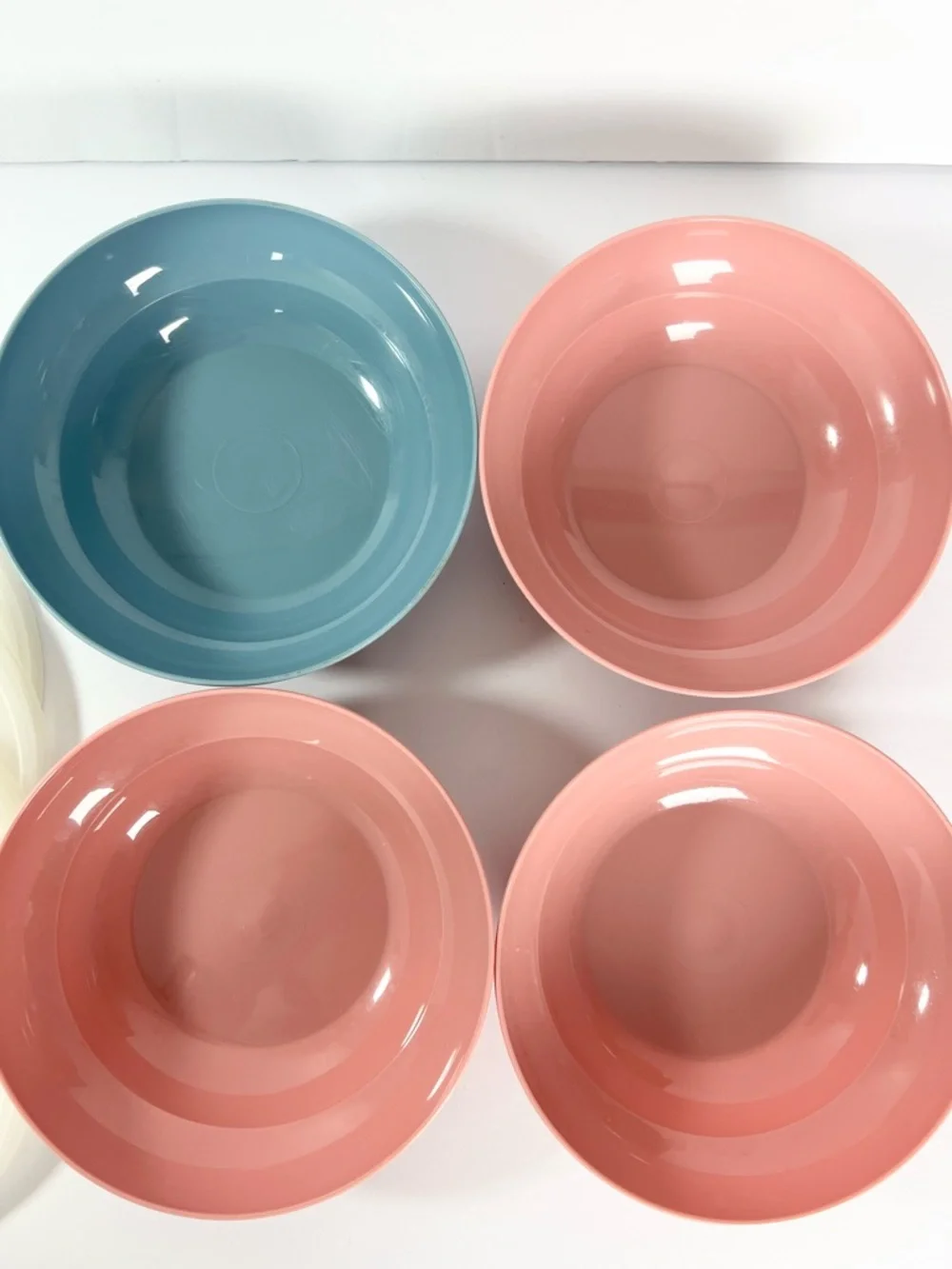 Vintage Tupperware cereal bowls‎ with lids Mauve country pink blue 1980s